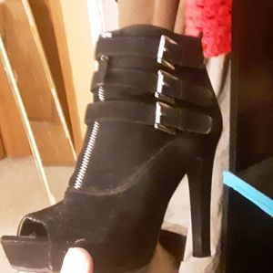 Women 4" rue 21 etc! High heels.